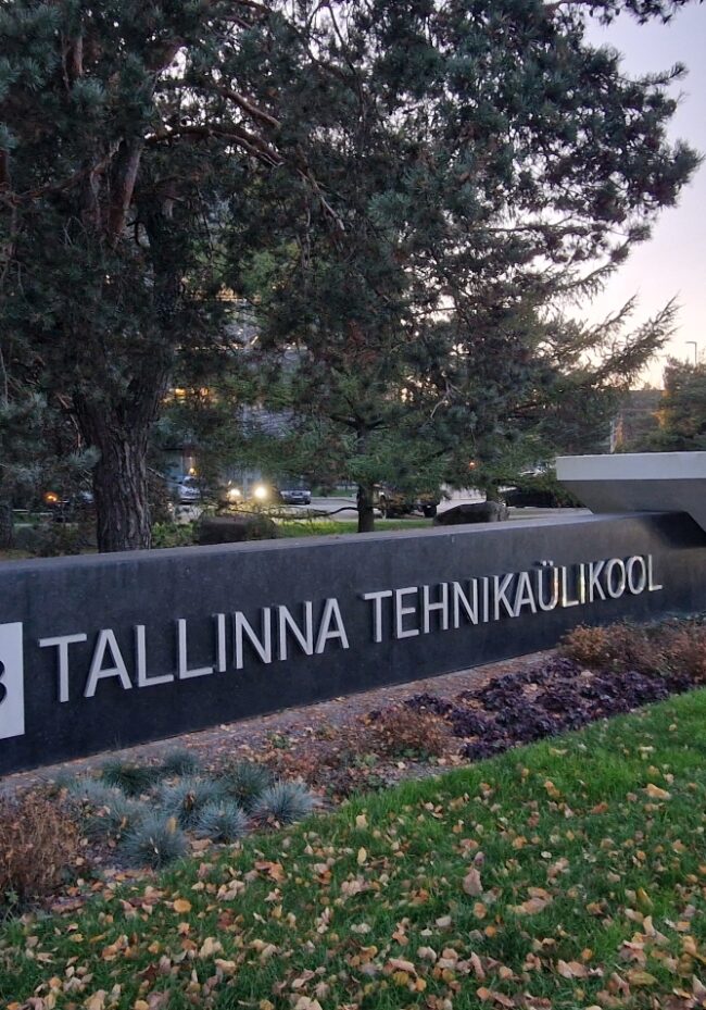 Taltech_maamärk_toonitud_betoon_2